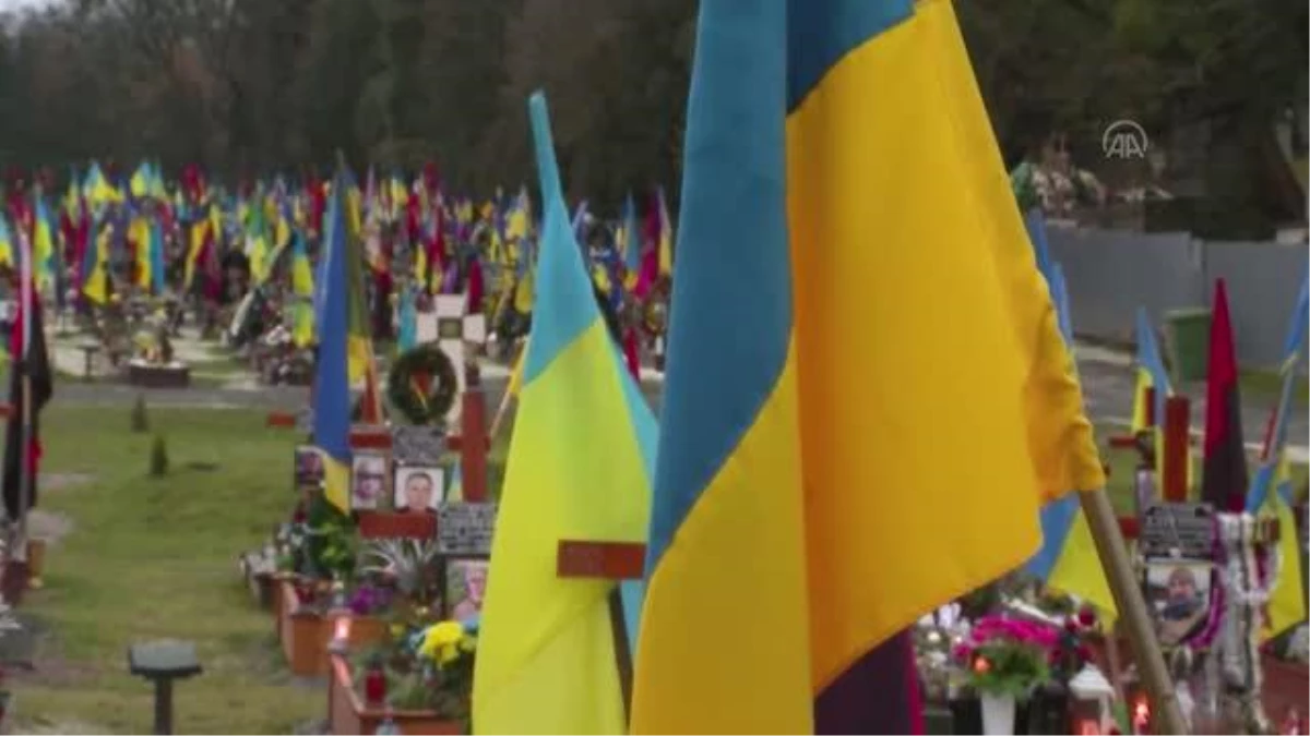 Ukrayna Devlet Başkanı Zelenskiy, Lviv\'de düzenlenen törene katıldı