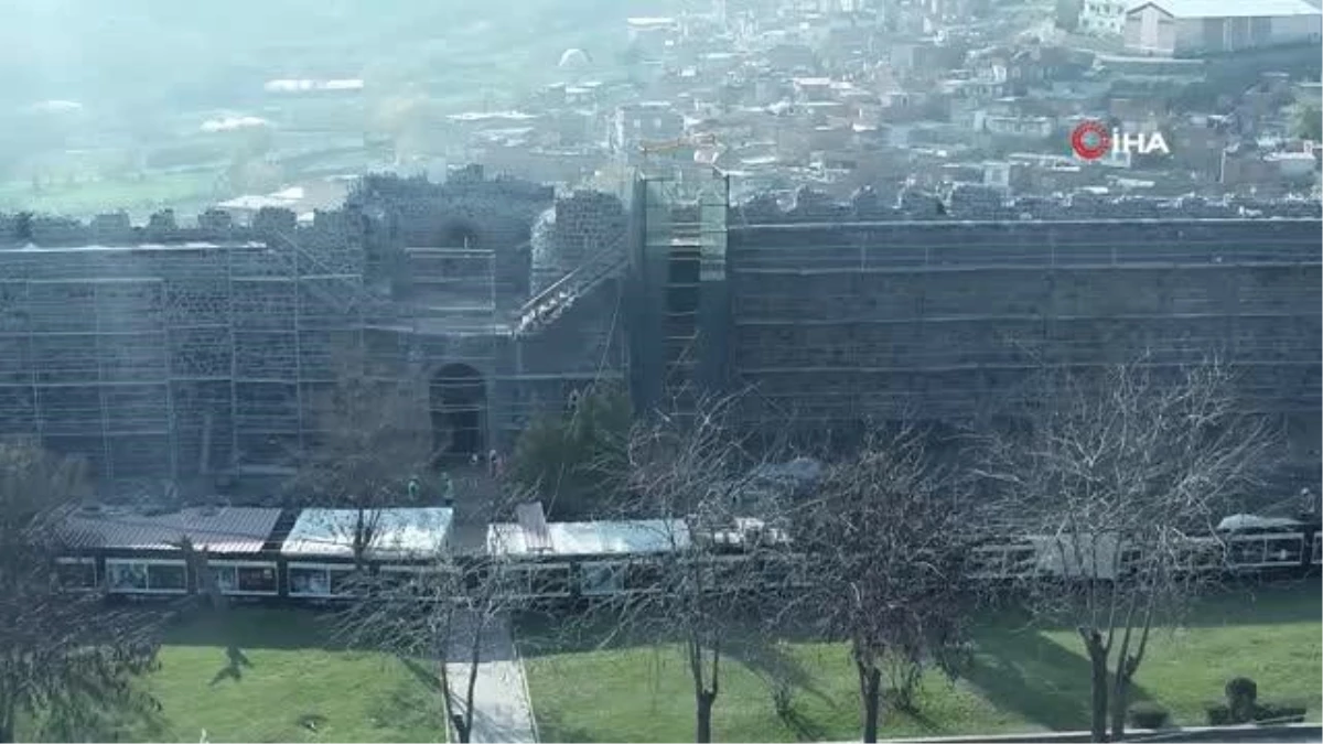 UNESCO listesindeki Diyarbakır Surları\'ndaki hatalı çimento harcı söküldü