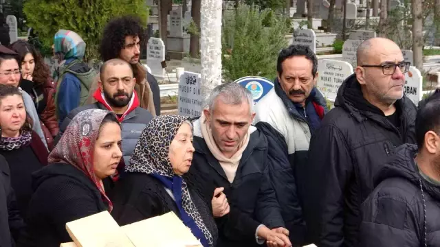 Ünlü müzisyen Hakan Yelbiz, memleketi Mersin'de toprağa verildi