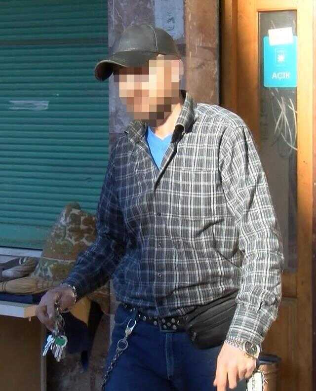 Yaparken vicdanı sızlamadı! Yardım kömürlerini sahiplerinden alıp satarken yakalandı Yaparken vicdanı sızlamadı! Yardım kömürlerini sahiplerinden alıp satarken yakalandı
