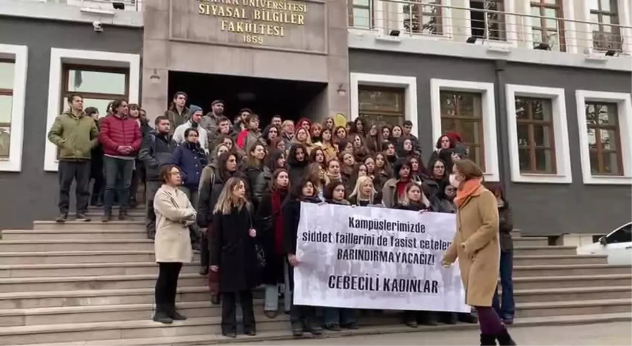 Ankara Üniversitesi Öğrencileri, Arkadaşları E.M.\'nin Bıçaklı Saldıraya Uğraması ve Üniversite Yönetiminin Sessiz Kalmasını Protesto Etti