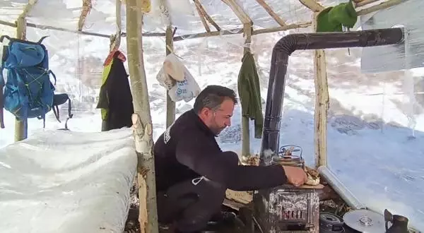 Erzurumlu Bülent, bir yıldır ormanda yaşıyor! Gerçekleştirmek istediği tek bir hayali var