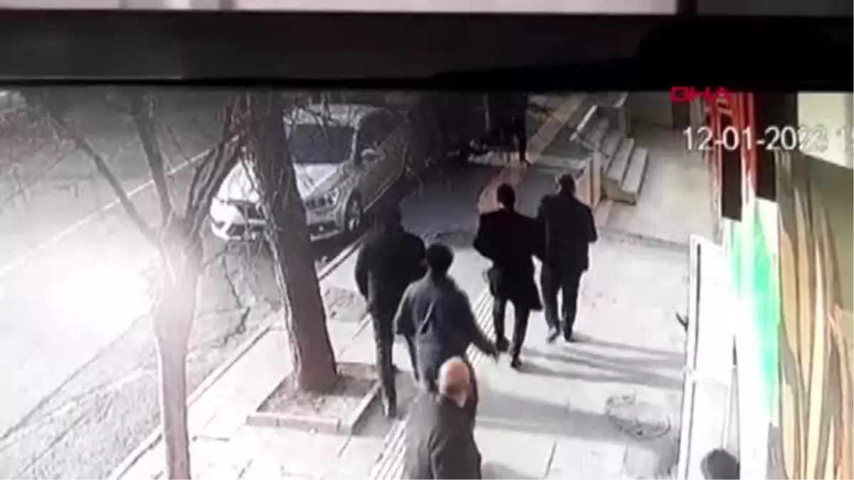 DİYARBAKIR\'DA SİLAHLI KAVGA; 2 YARALI