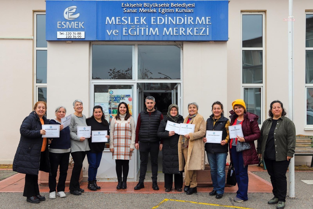 Eskişehirli Kadınlar, Büyükşehir\'in Tamir Kursunu Başarıyla Tamamladı