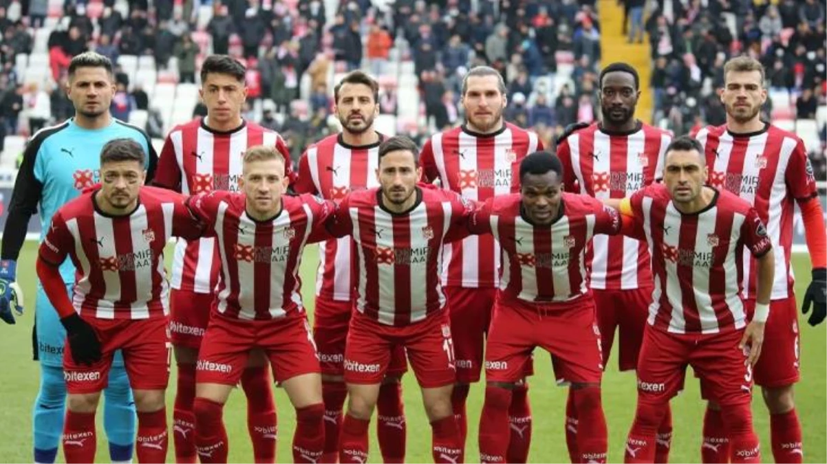 Galatasaray bombayı patlattı! Sarı-kırmızılılar Sivasspor\'un deneyimli sol beki ile anlaşma sağladı