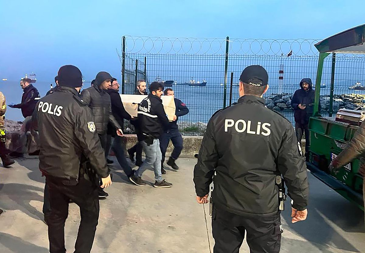 Kartal sahilinde erkek cesedi bulundu