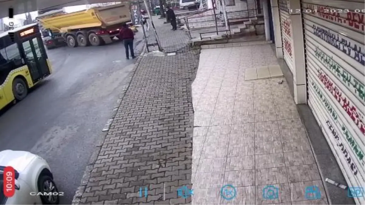 SULTANBEYLİ\'DE KİRACISINI ÇIKARAMAYINCA DÜKKAN ÖNÜNE TOPRAK DÖKTÜRDÜ