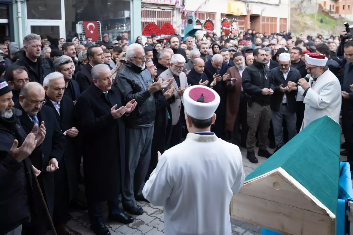 TBMM Genel Sekreteri Kumbuzoğlu\'nun babası, Trabzon\'da son yolculuğuna uğurlandı (2)