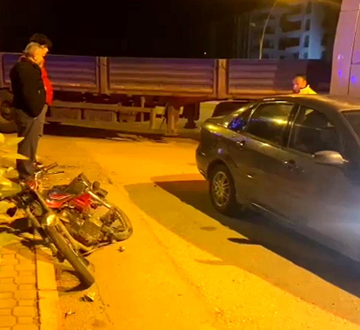 Tırla motosiklet çarpıştı: 1 yaralı