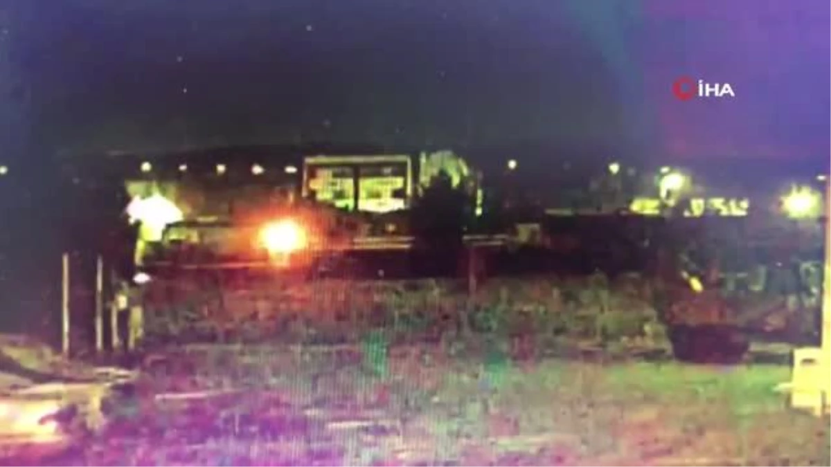 Trenin aracı çarptığı kazanın kamera görüntüleri ortaya çıktı