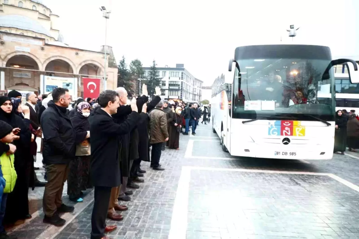 2023\'ün ilk umre kafilesi uğurlandı