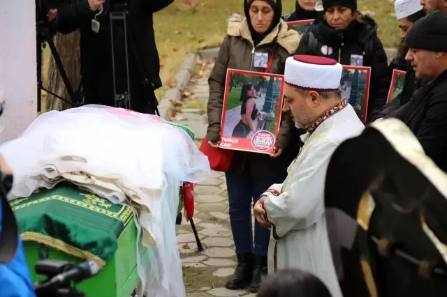 25 yaşındaki Tuğçe son yolculuğuna uğurlandı! Tabuttaki detay yakınlarını kahretti