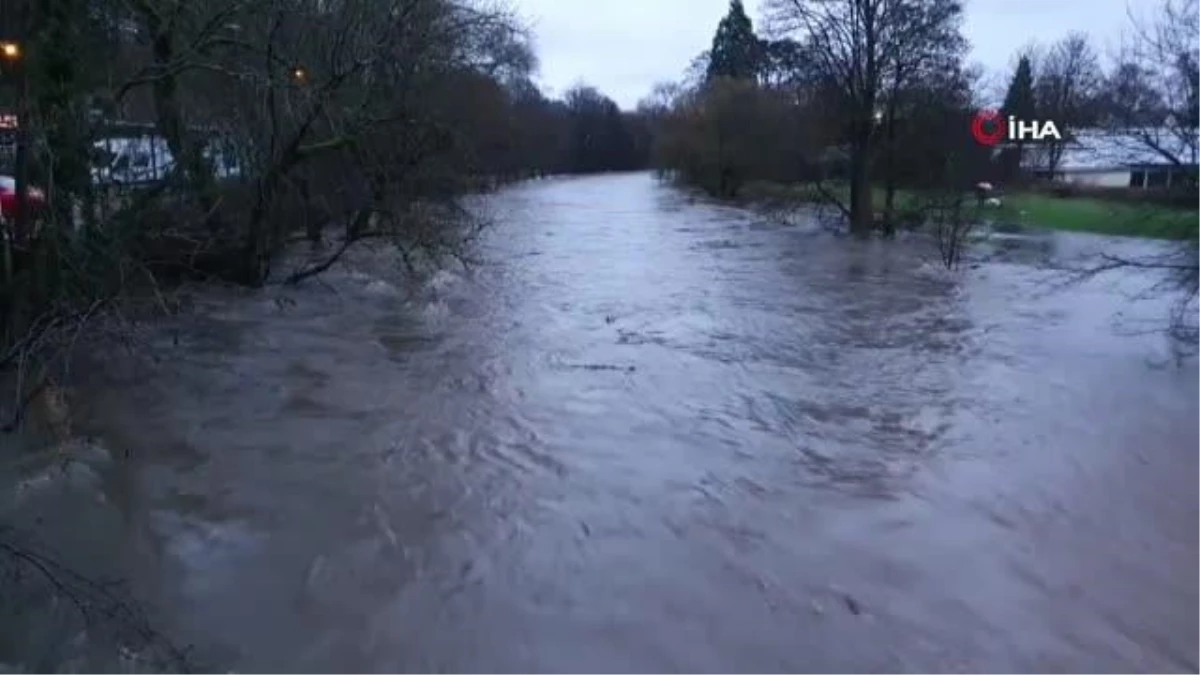 Almanya\'nın Hagen kentinde sel: Nehirlerde su seviyesi yükseldi