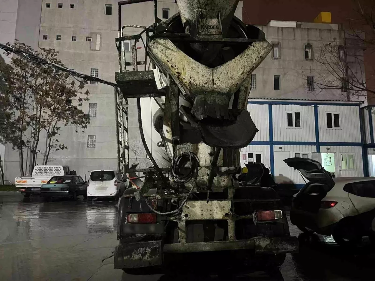 Ambulansa yol vermeyen beton mikser sürücüsü yakalandı