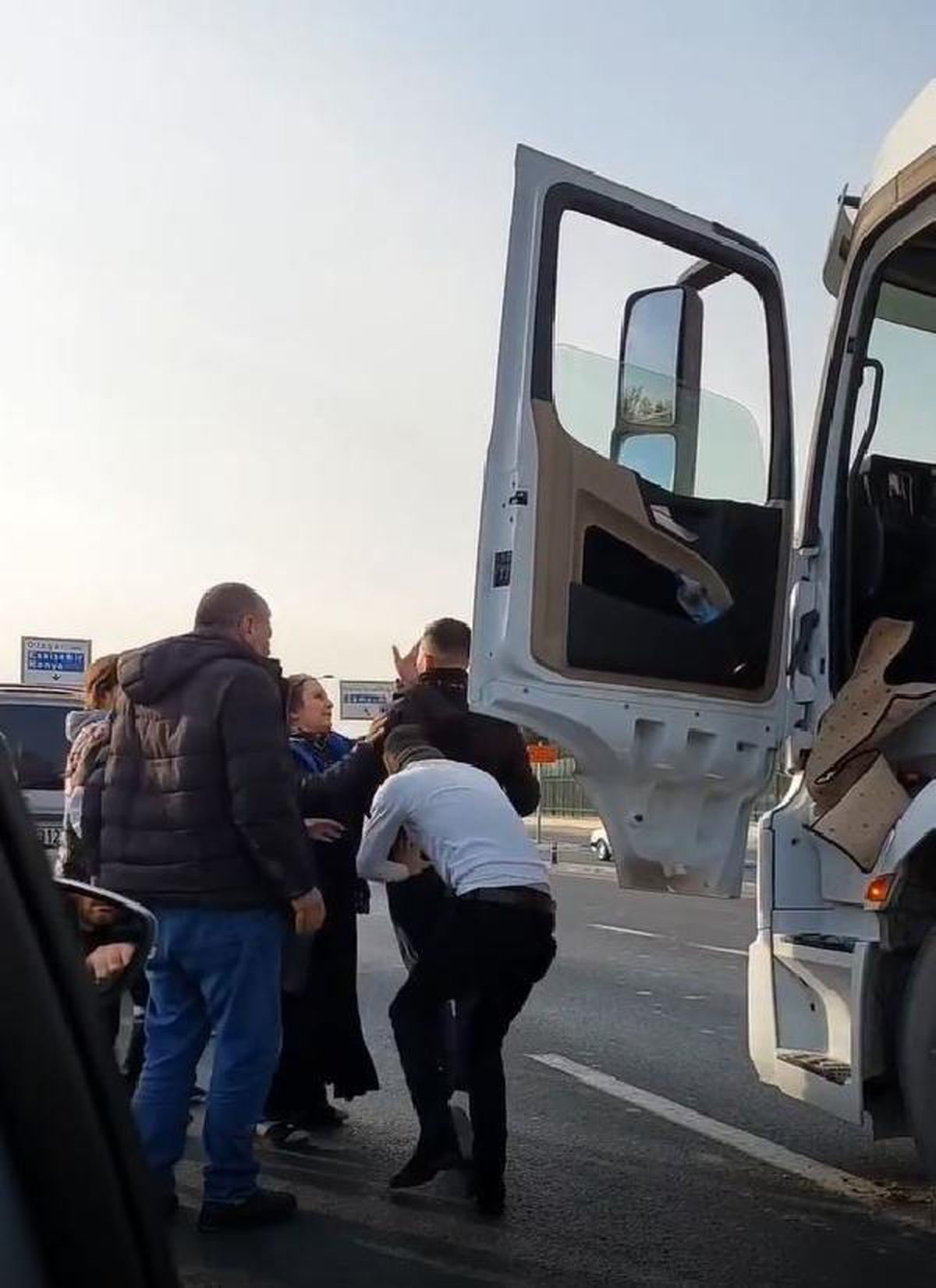 Ankara\'da kaza sonrası kavga kamerada
