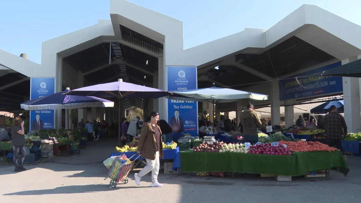 Antalya Büyükşehir\'in Kemer Kapalı Pazar Yeri Projesi Esnaf ve Yurttaştan Beğeni Topluyor