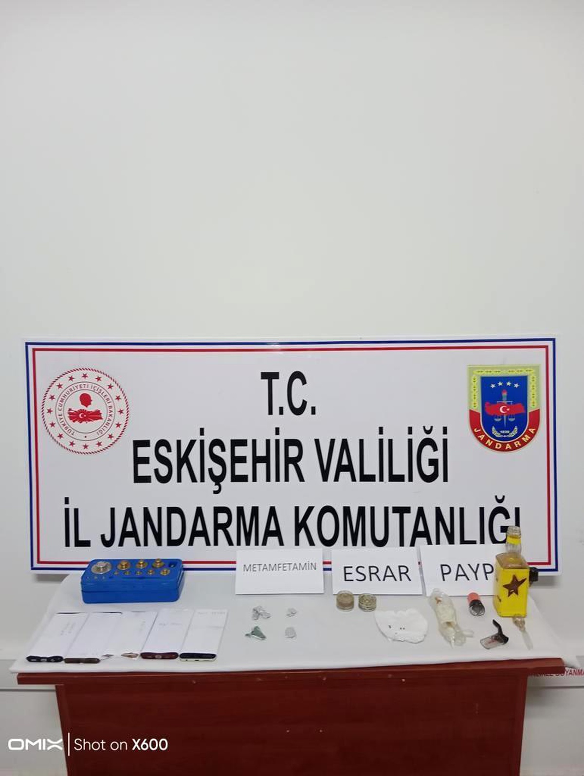 Beylikova\'da uyuşturucu operasyonu: 3 kişi tutuklandı