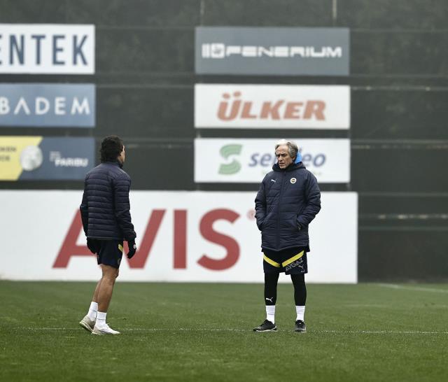 Fenerbahçe antrenmanında büyük sürpriz! Yıldız futbolcuyu görenler gözlerine inanamadı