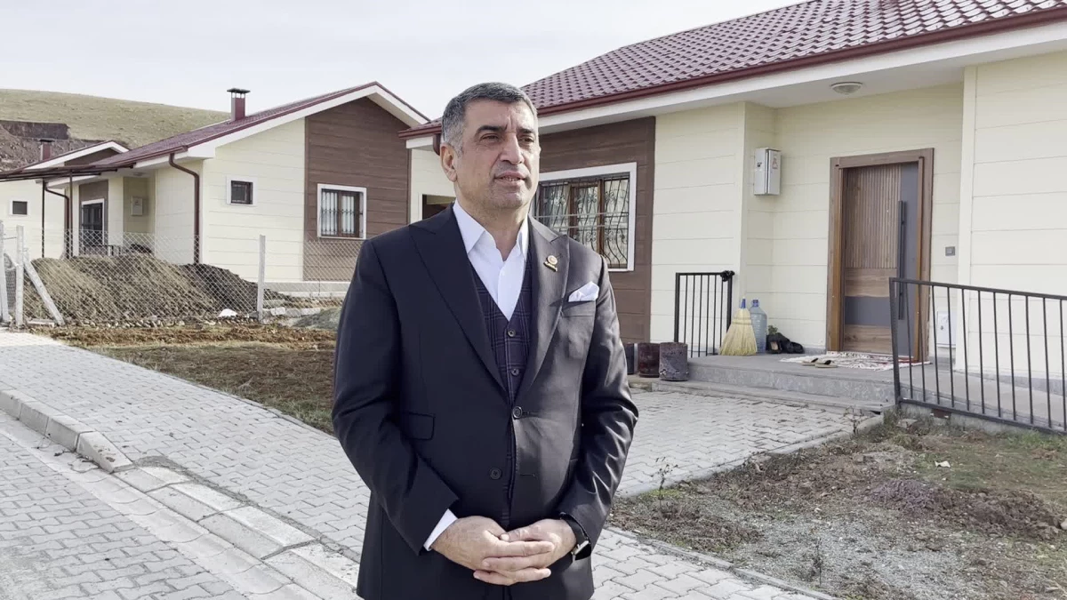 Gürsel Erol, Afet Sonrası Yapılan Köy Evlerini Karşılaştırdı: "Devlet, Elazığ ile Manavgat Arasında Adil Davranmamıştır"