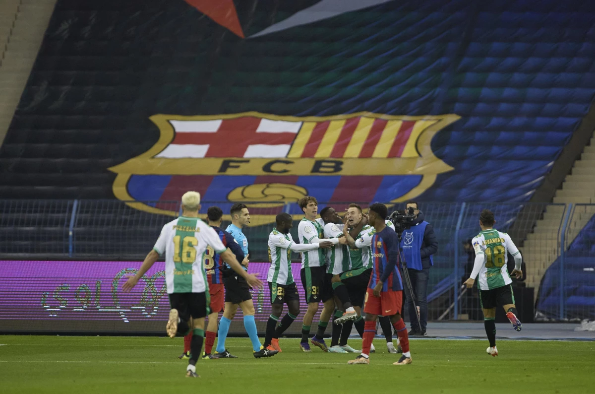 İspanya Süper Kupası\'nda Real Betis\'i penaltılarda eleyen Barcelona ikinci finalist oldu