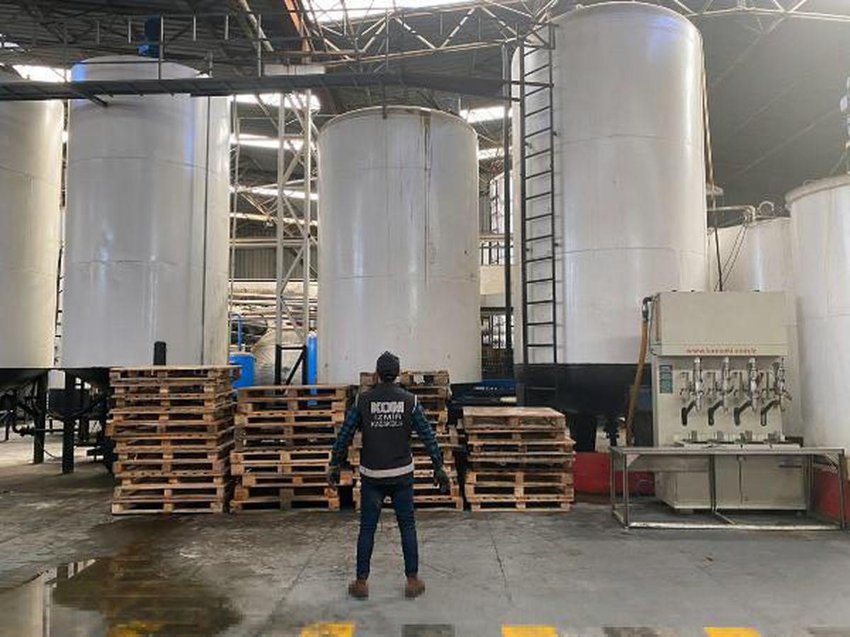 İzmir\'de 150 ton karışımlı akaryakıt ele geçirildi