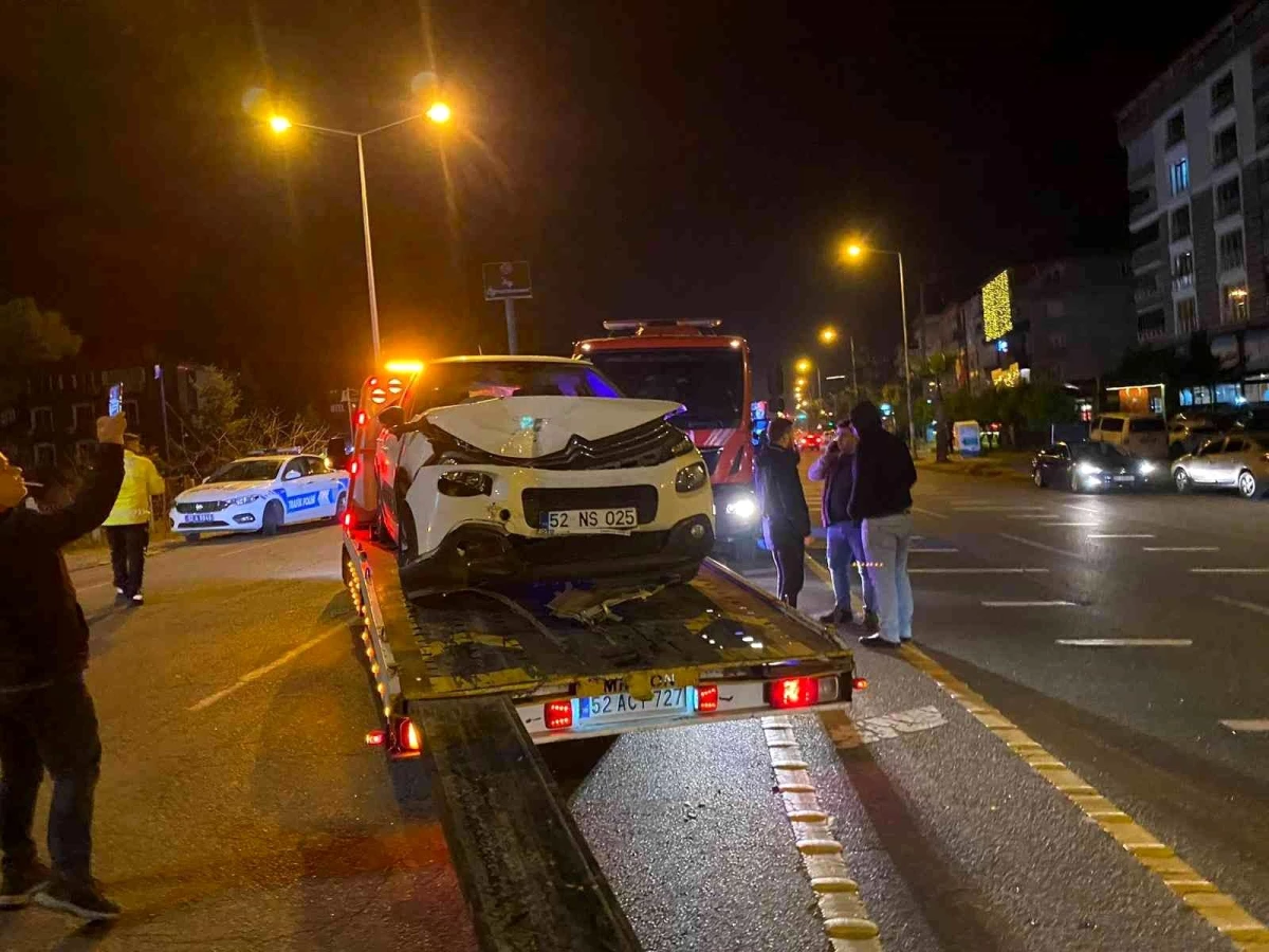 Ordu\'da hafif ticari araç ile otomobil çarpıştı: 1 yaralı