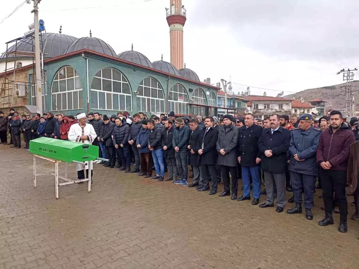 Şehidin genç yaşta vefat eden oğlu toprağa verildi