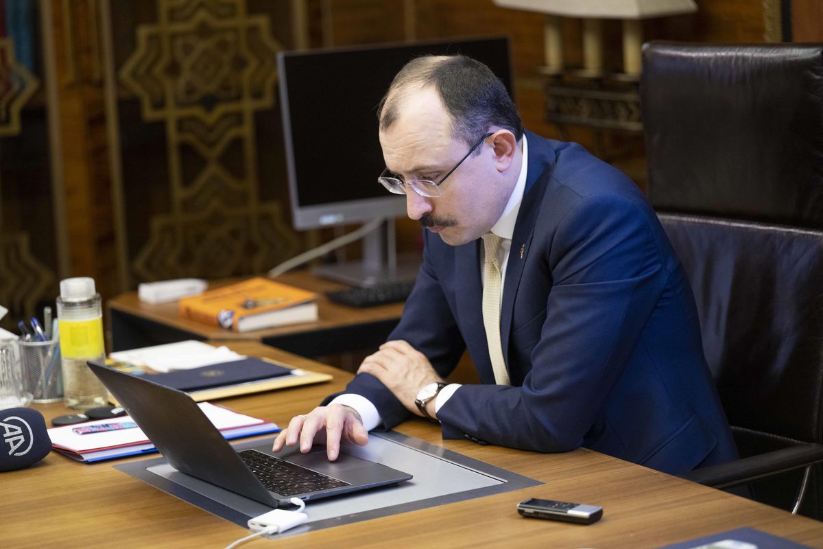 Ticaret Bakanı Muş, AA'nın 'Yılın Fotoğrafları' oylamasına katıldı