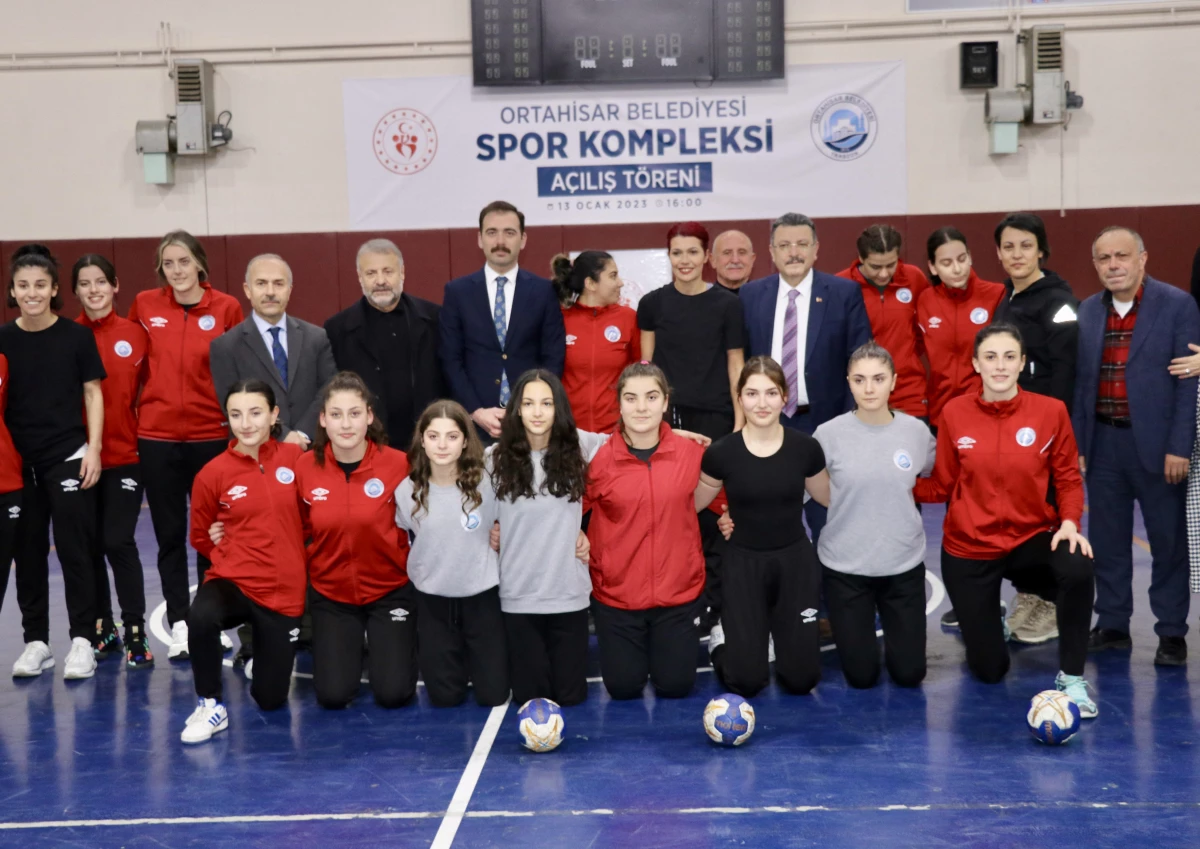 Trabzon\'da 5,5 milyon liraya yenilenen spor kompleksi hizmete açıldı