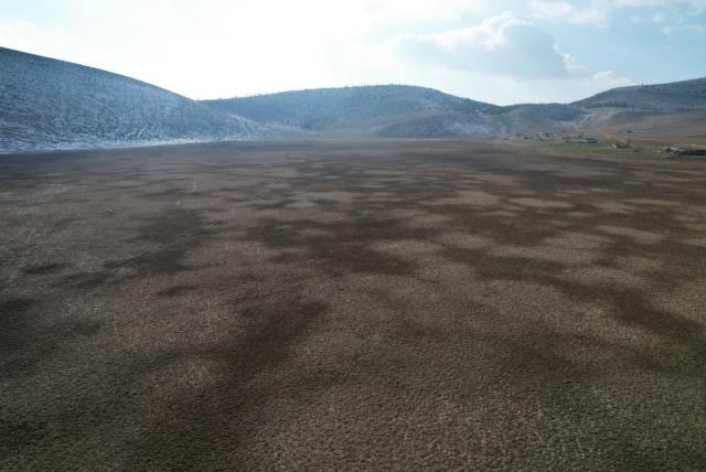 Türkiye'deki kuraklığı en iyi anlatan fotoğraf! Koca göl yok oldu