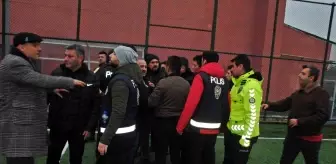 4 kırmızı kartın çıktığı amatör maçta olaylar çıktı