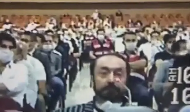 Adnan Oktar'a mahkemede cinsel saldırılarını parmakla yaptığı iddiası açıkça soruldu