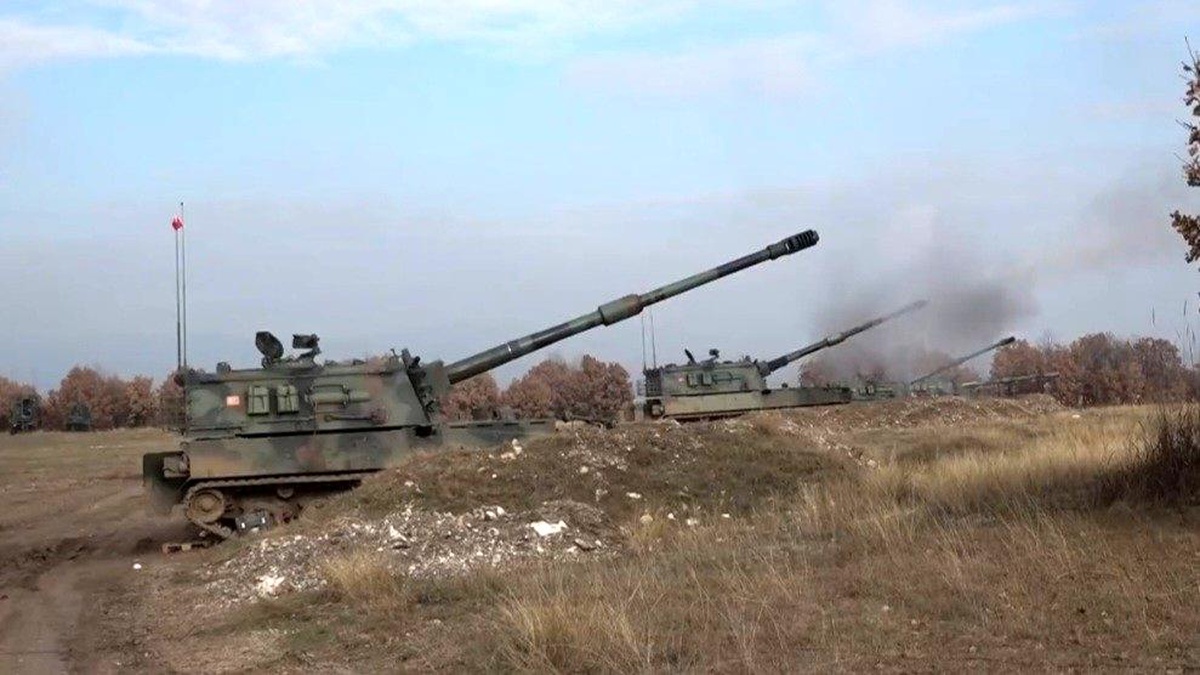 Ağır silahlarla tatbikat nefes kesti