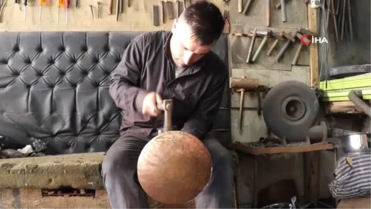 Bayburt\'un son bakır ustaları zamana direniyor