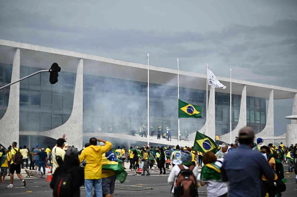 Brezilya\'da eski Devlet Başkanı Bolsonaro\'ya "Kongre baskını" soruşturması