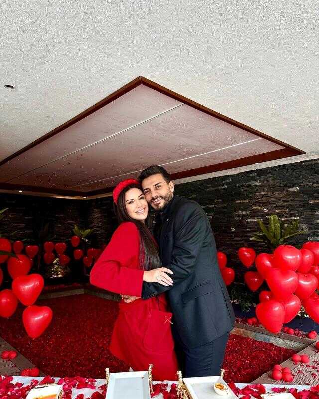 Bu kadarına da pes! Dilan Polat'a gelen dolarlı çiçek takipçilerini çileden çıkarttı: Görgüsüzlük