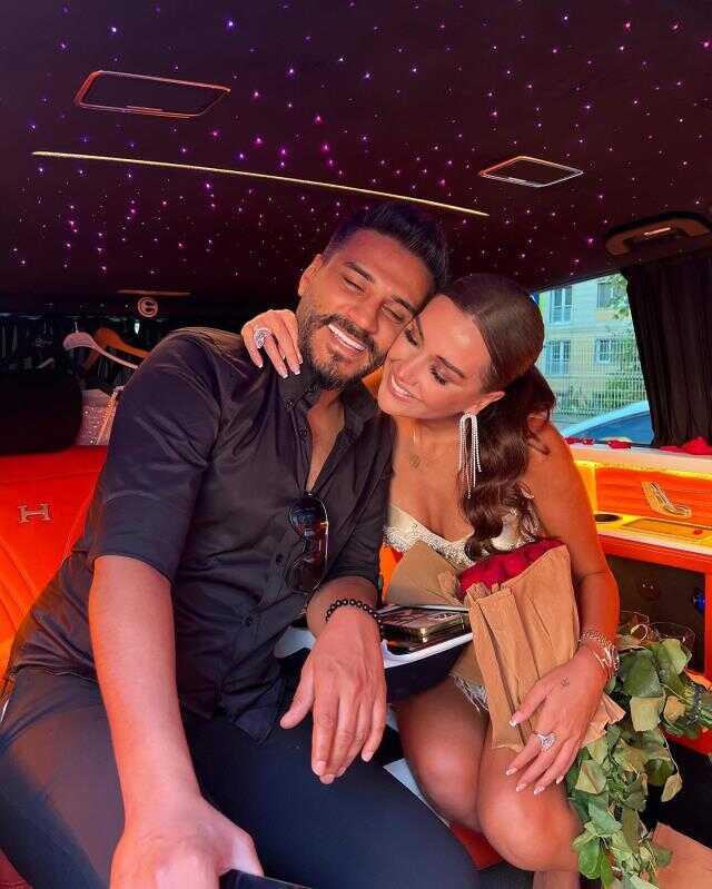 Bu kadarına da pes! Dilan Polat'a gelen dolarlı çiçek takipçilerini çileden çıkarttı: Görgüsüzlük