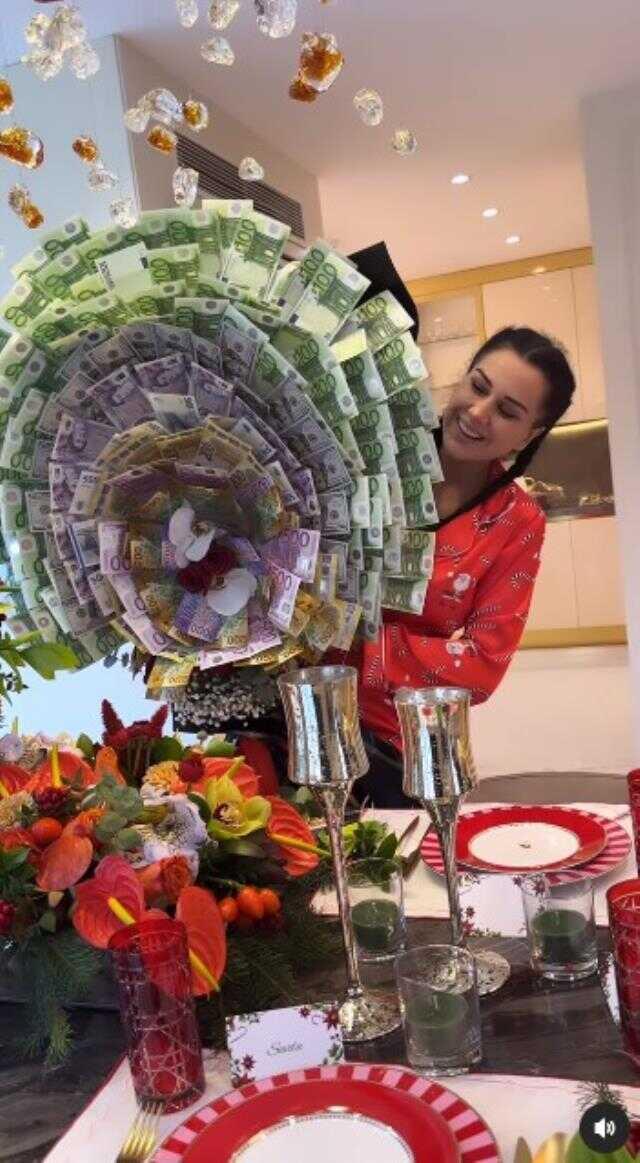 Bu kadarına da pes! Dilan Polat'a gelen dolarlı çiçek takipçilerini çileden çıkarttı: Görgüsüzlük