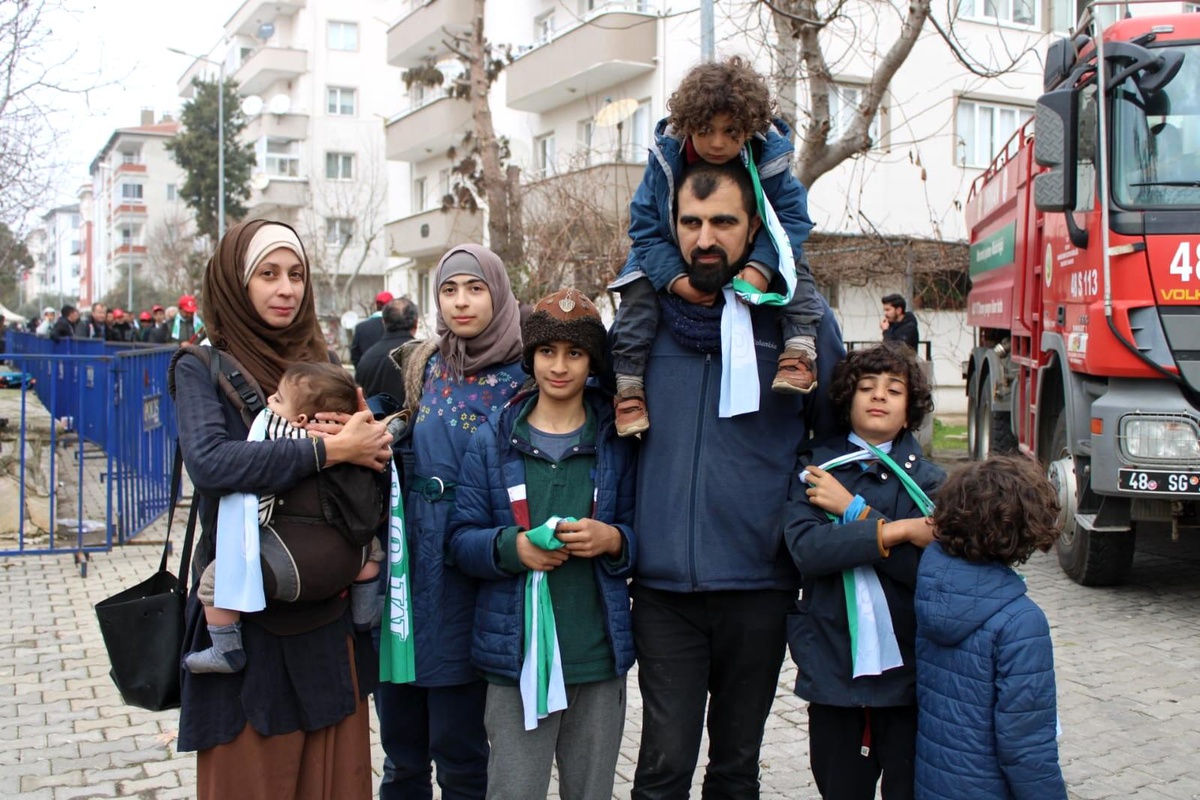 Cumhurbaşkanını görmek için 6 çocuğuyla Fransa\'dan geldi