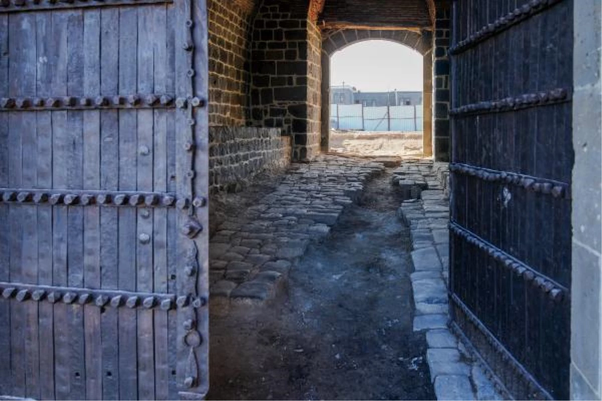 Diyarbakır\'da 1700 yıllık tarih gün yüzüne çıktı