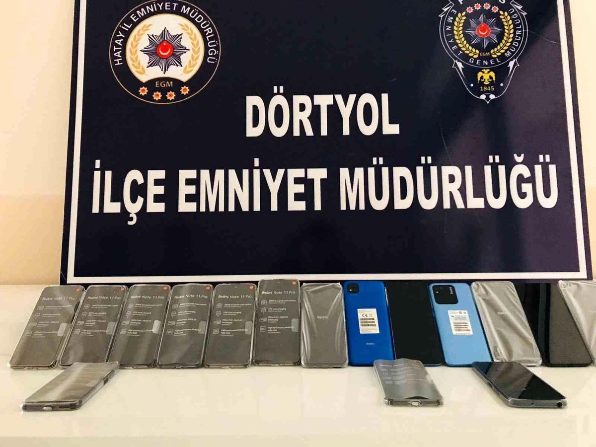 Hatay\'da 16 gümrük kaçağı cep telefonu ele geçirildi