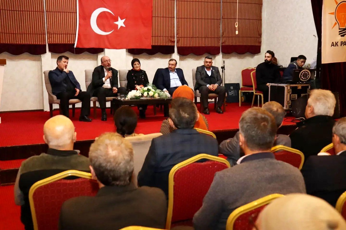 Emet\'te AK Parti Mahalle Teşkilat Kampı