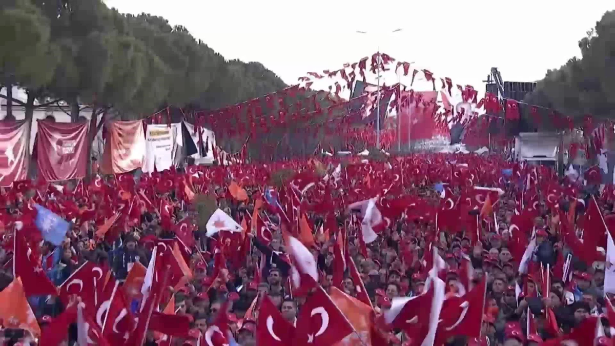 Erdoğan: "Ordumuzun Komutanları ile Birlikte Yaşadığımız Sevince Tahammül Edemediklerini Gördük... Anayasamıza Göre Bu Kardeşiniz, Bu Ordunun...