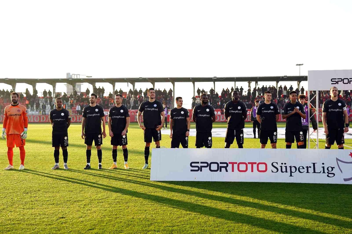 İstanbulspor ile Ümraniyespor, Süper Lig\'de ilk randevuda