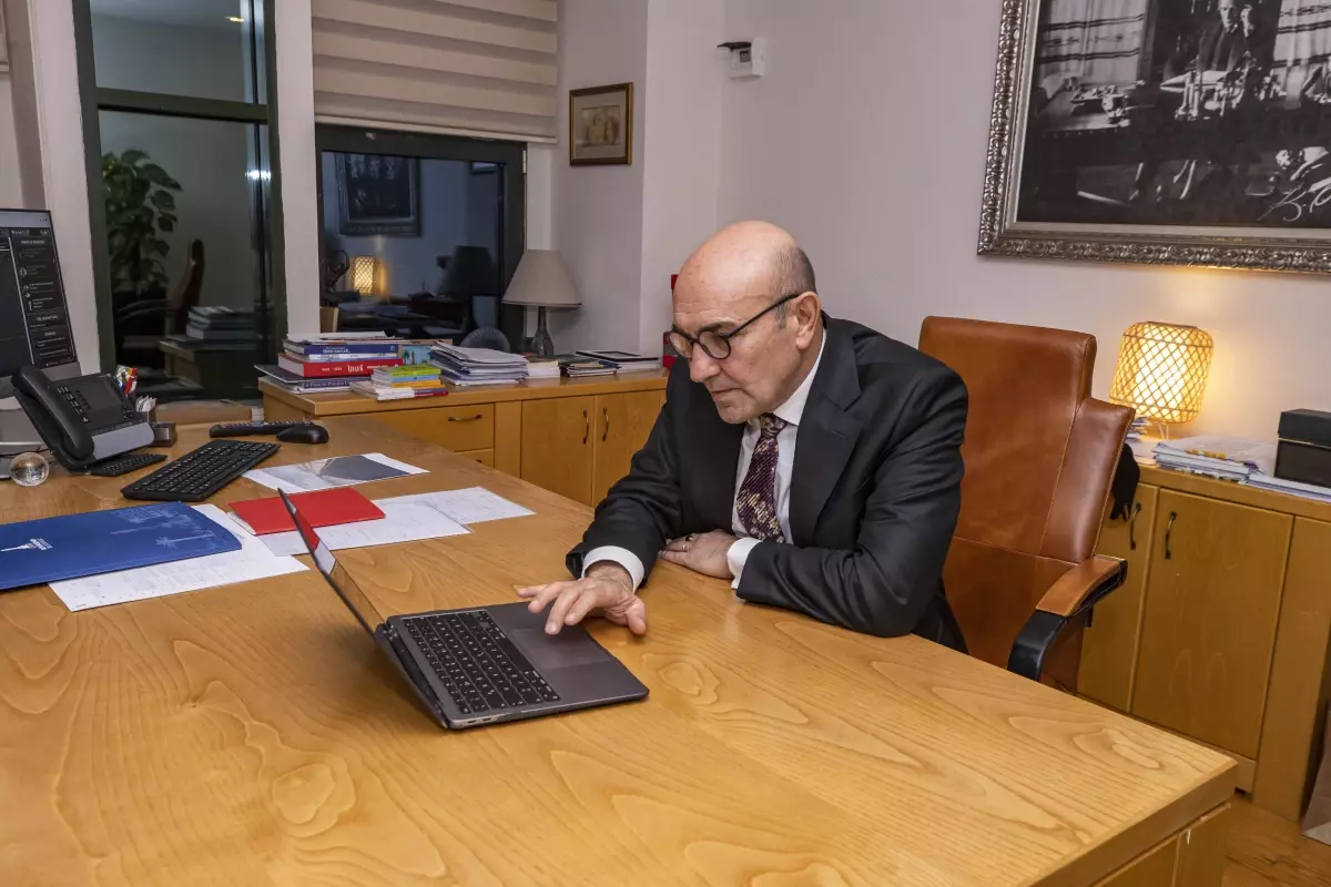 İzmir Büyükşehir Belediye Başkanı Soyer, AA\'nın "Yılın Fotoğrafları" oylamasına katıldı