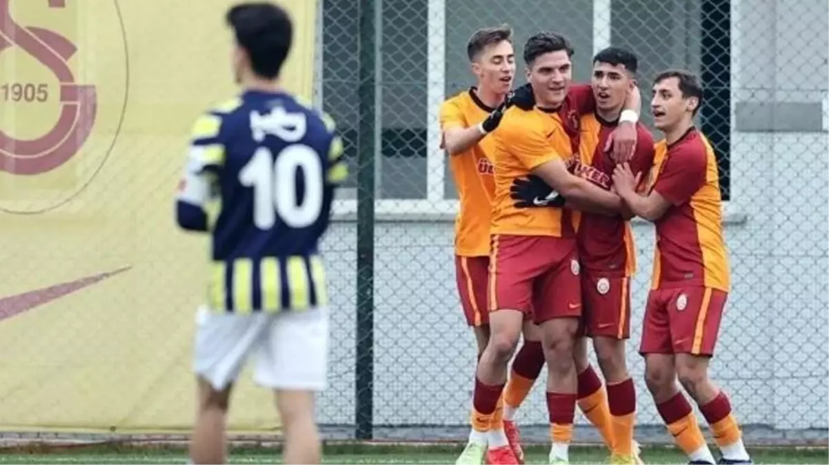 Kadıköy\'deki derbiden sonra bir yıkım daha! Galatasaray, Fenerbahçe\'yi farka boğdu