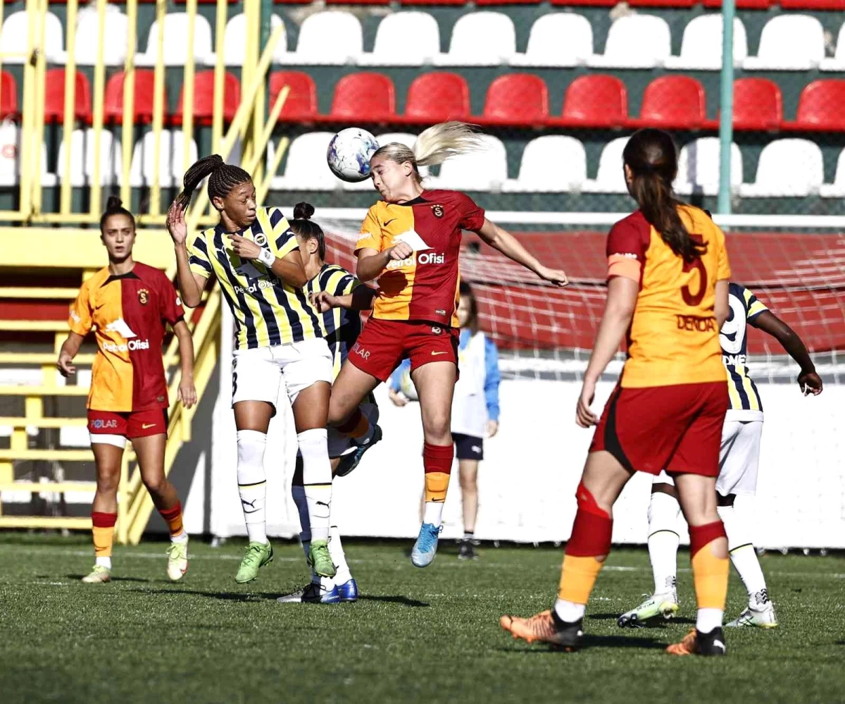Kadınlar futbolda derbi zamanı: Galatasaray Fenerbahçe Açıklaması