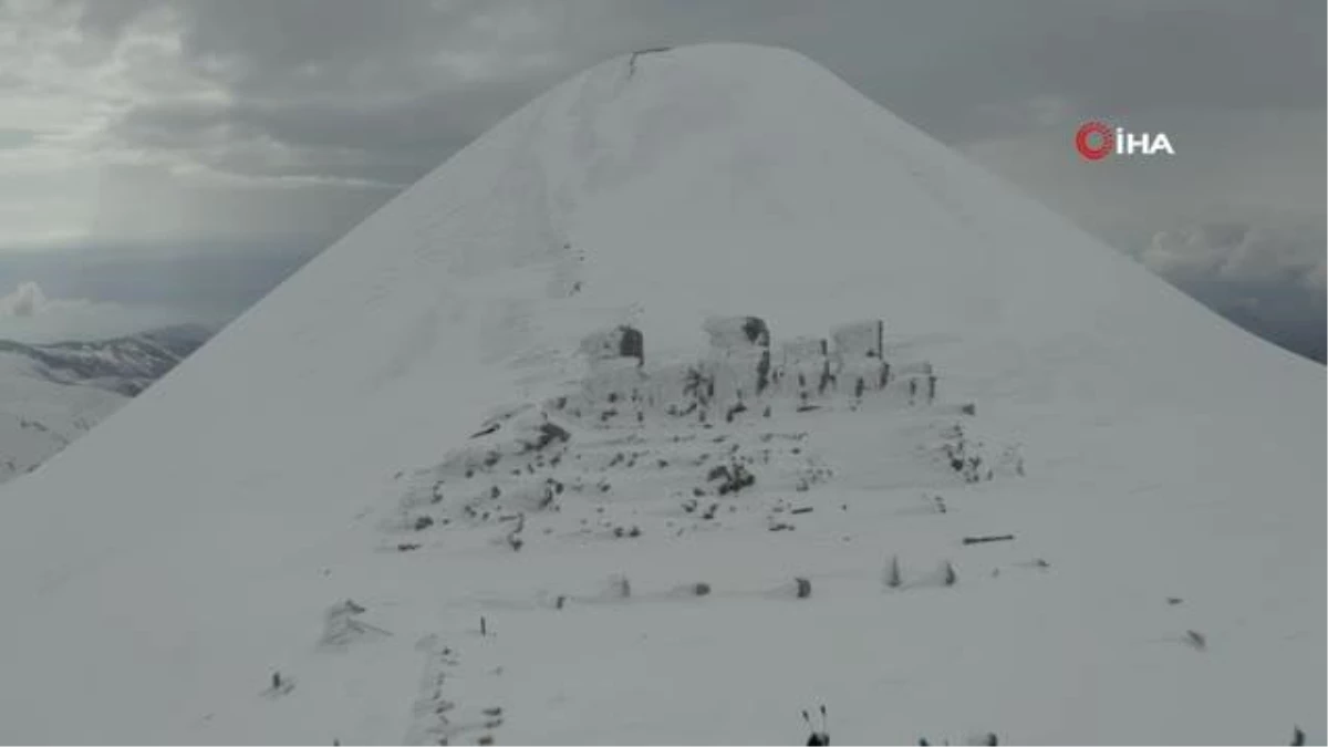 Kar ve tipi nedeniyle Nemrut Dağı yolu ulaşıma kapandı