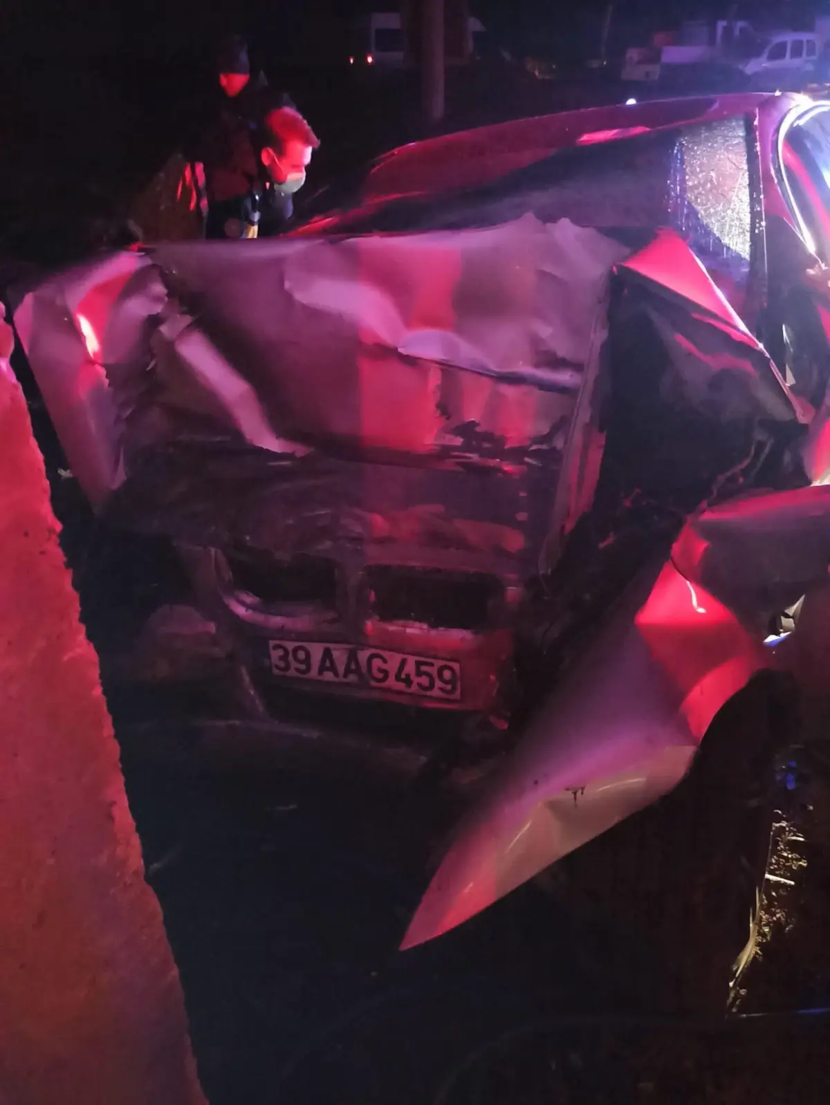 Kırklareli\'nde köprü ayağına çarpan otomobildeki çift hayatını kaybetti