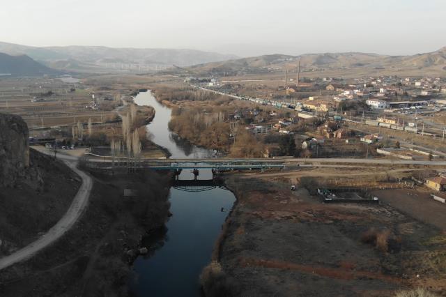 Kuraklık, Türkiye'nin en uzun nehrini de etkiledi! Kızılırmak'ta adacıklar ortaya çıktı
